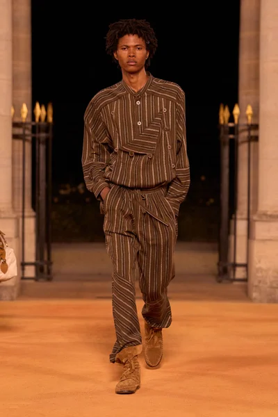 Look 25